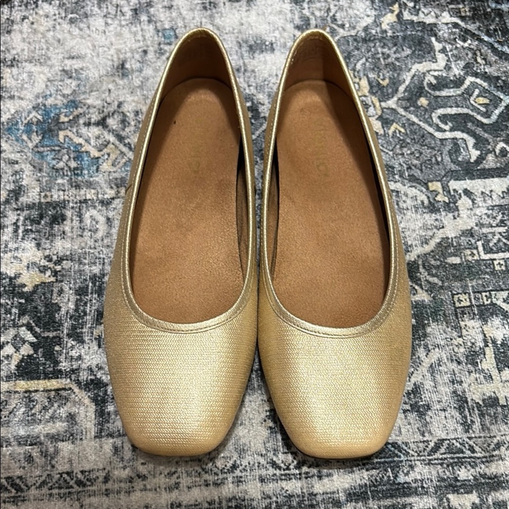Gold Women's Flats Vionic Orinda